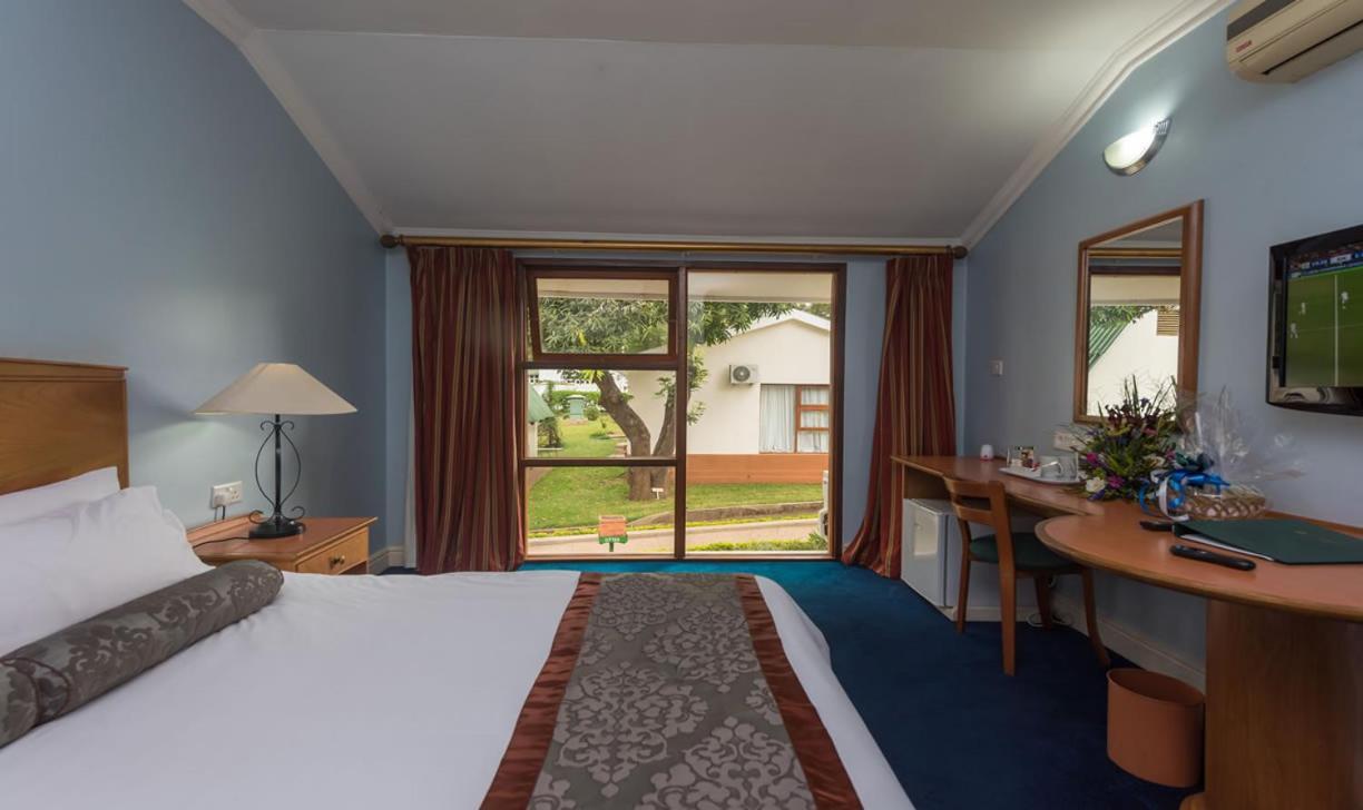 Sunbird Lilongwe Hotel Екстериор снимка