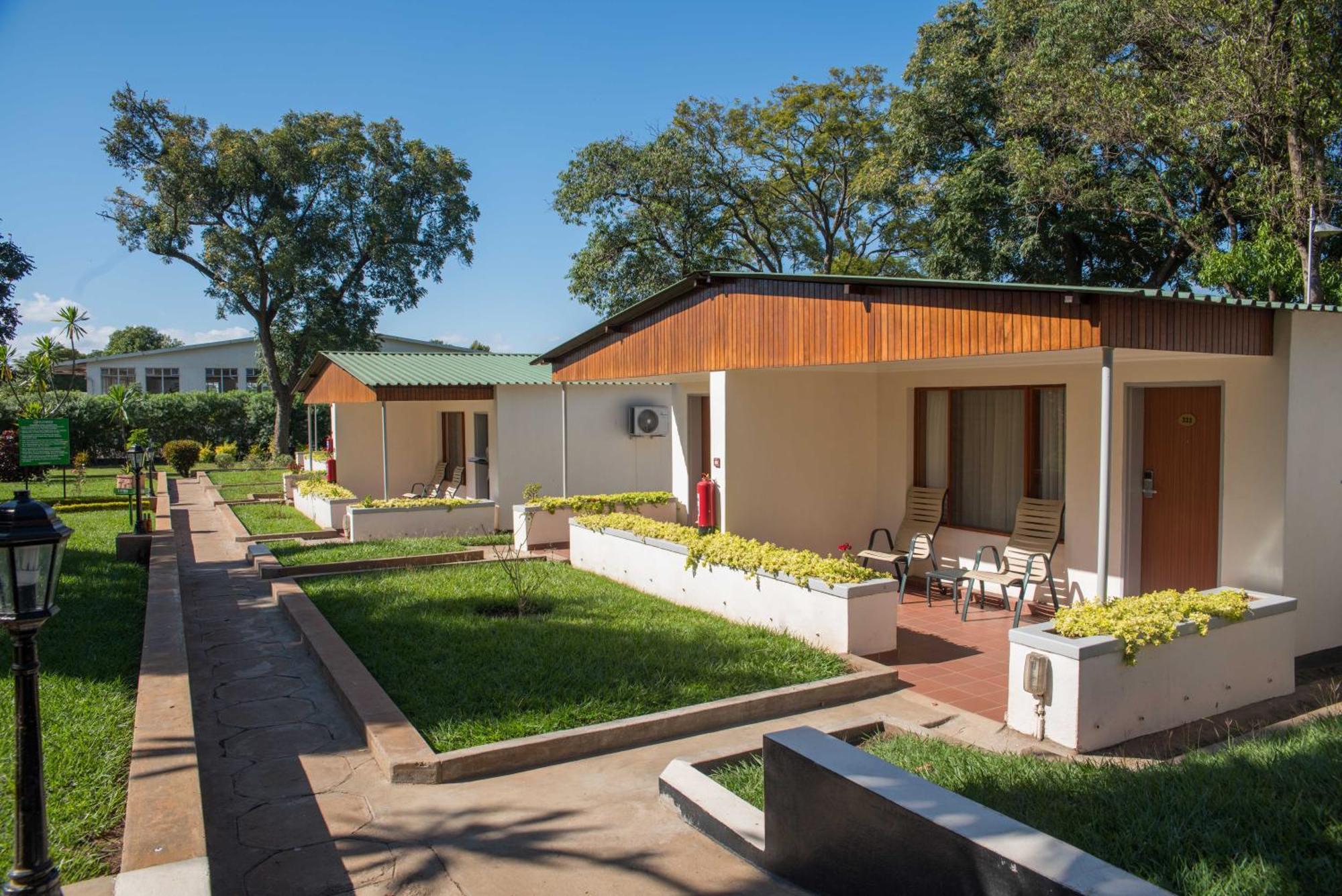 Sunbird Lilongwe Hotel Екстериор снимка