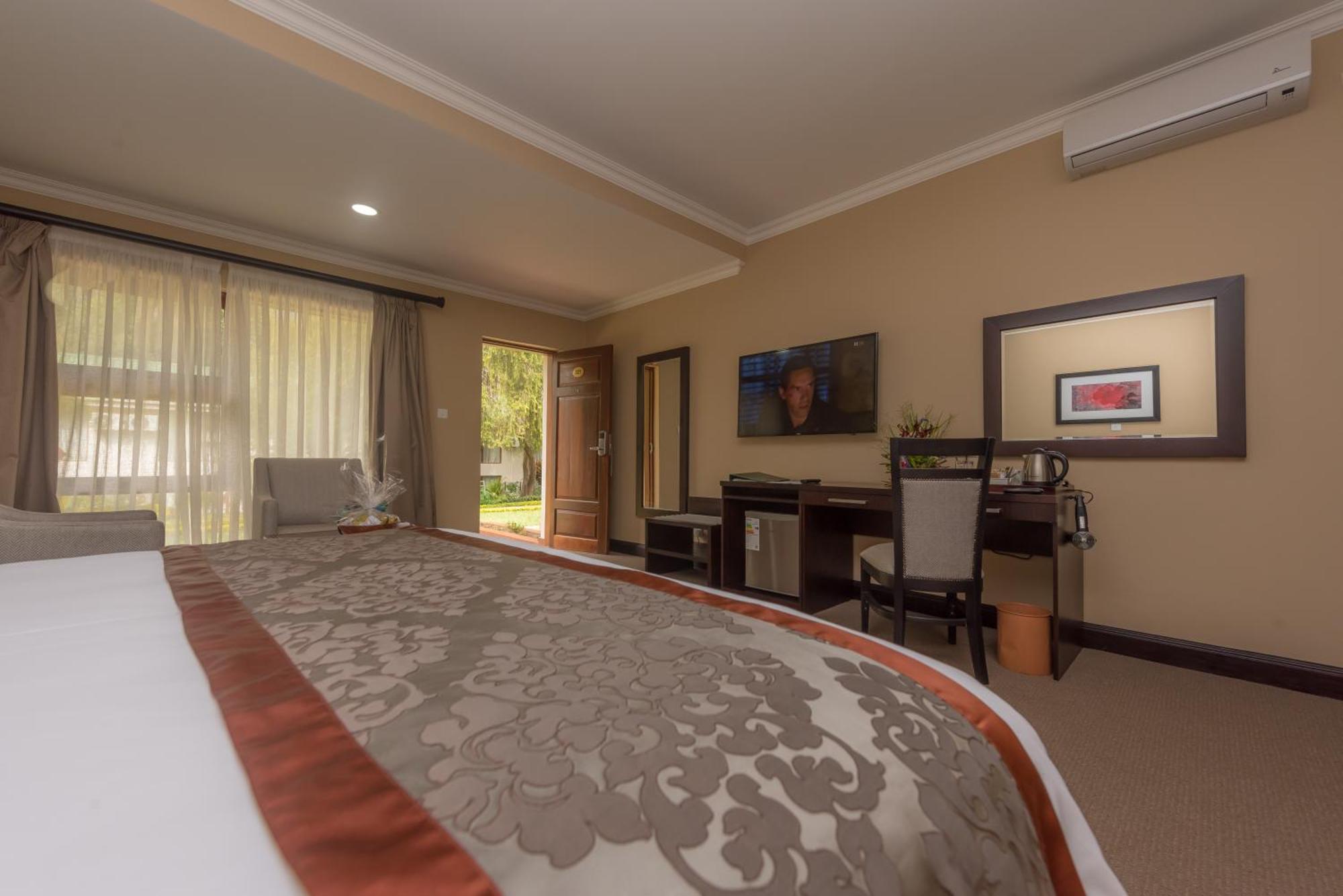 Sunbird Lilongwe Hotel Екстериор снимка