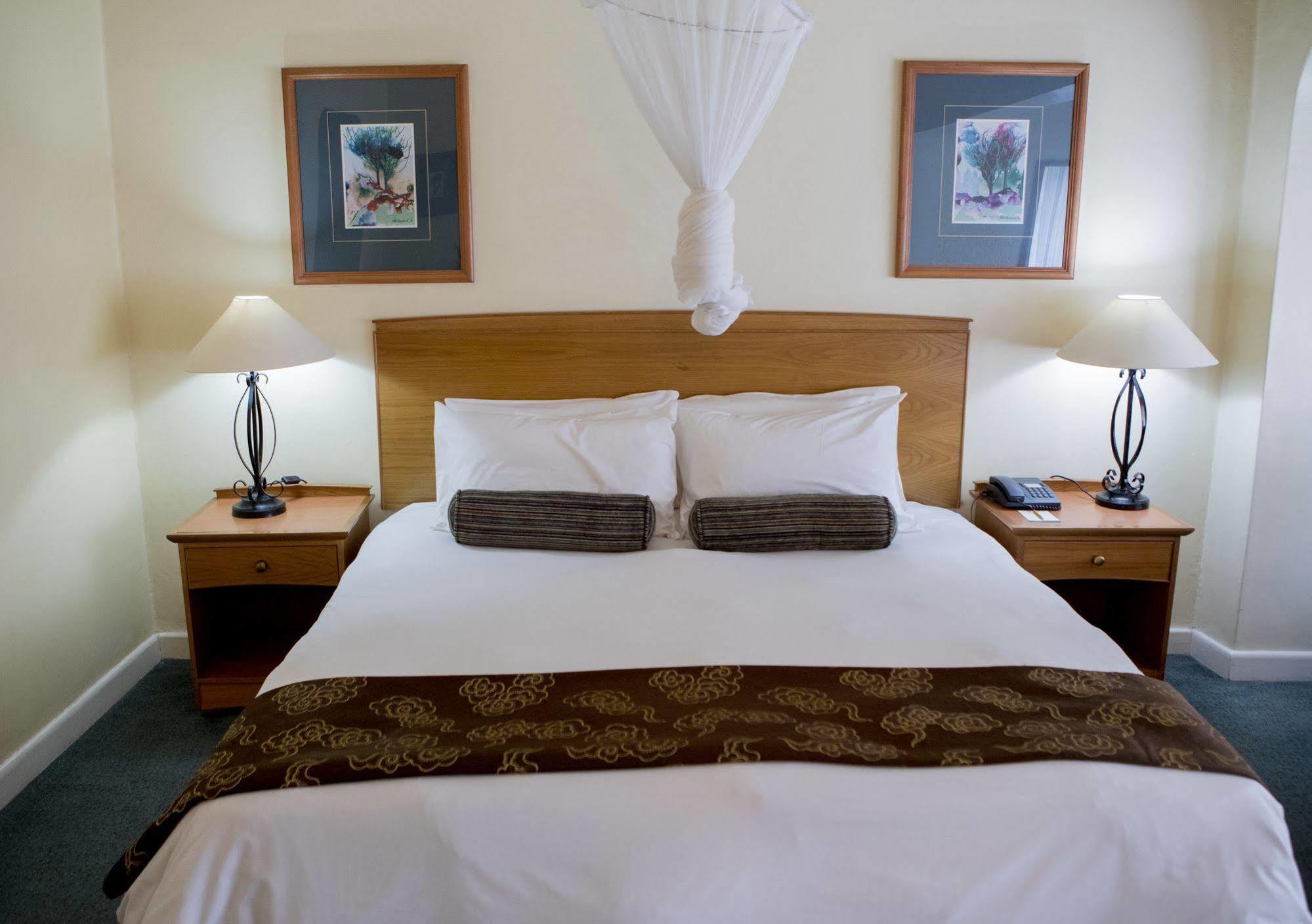 Sunbird Lilongwe Hotel Екстериор снимка