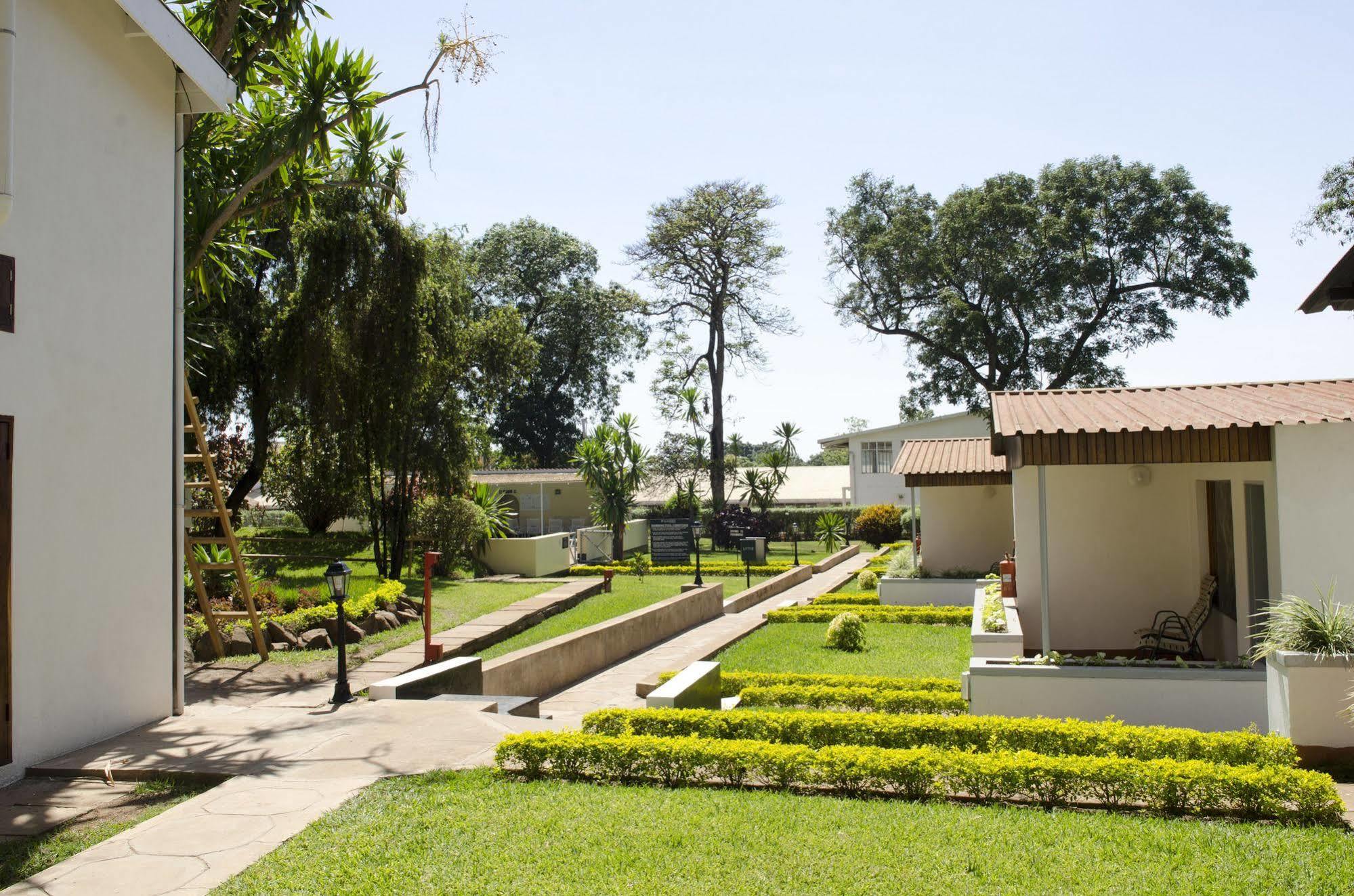 Sunbird Lilongwe Hotel Екстериор снимка