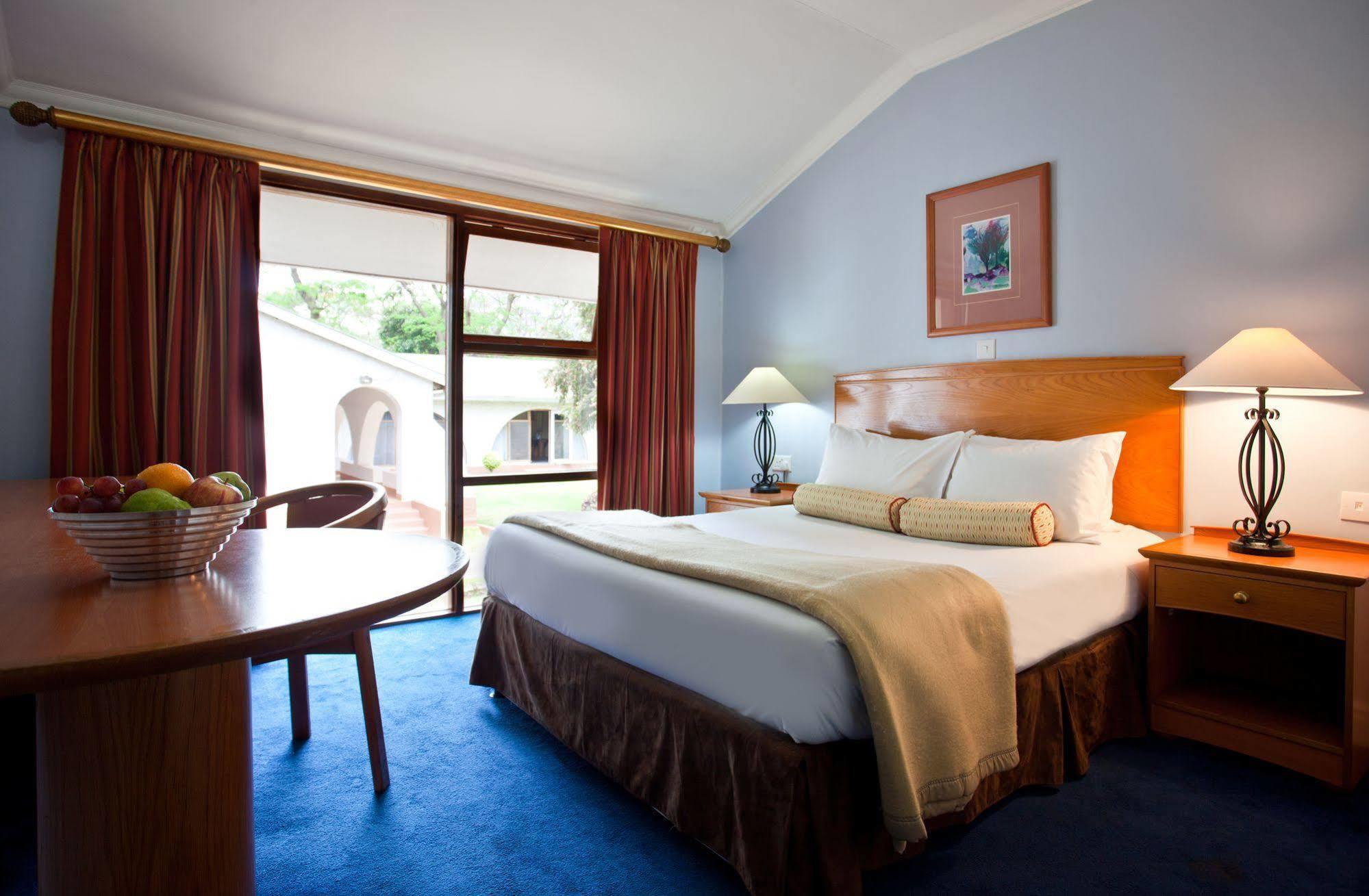Sunbird Lilongwe Hotel Екстериор снимка