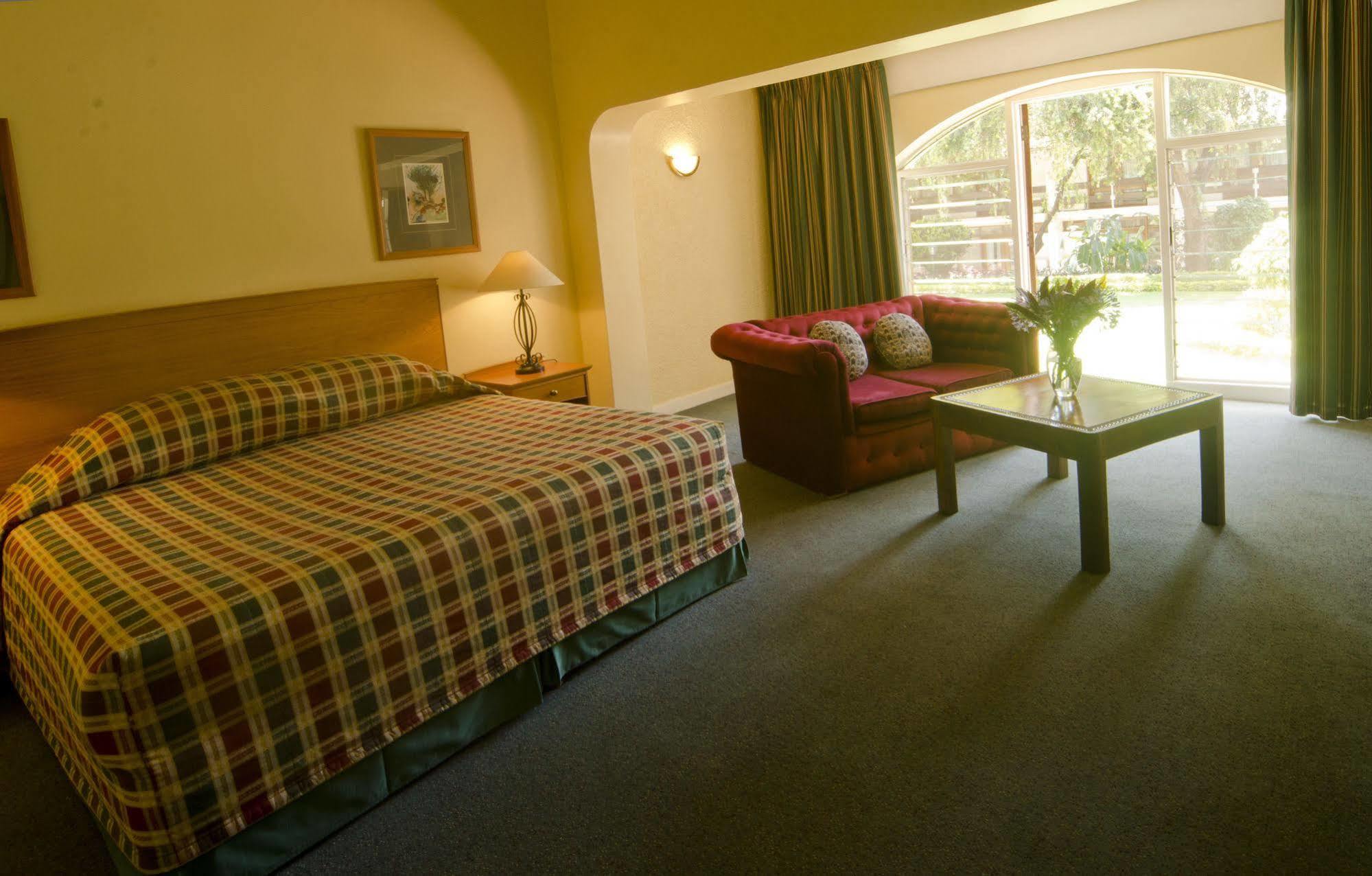 Sunbird Lilongwe Hotel Екстериор снимка