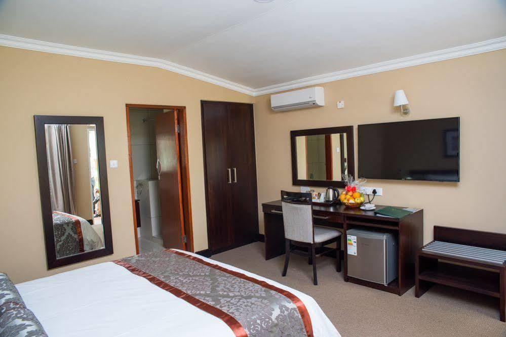 Sunbird Lilongwe Hotel Екстериор снимка